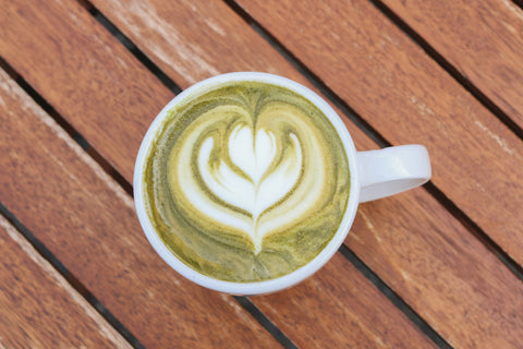 A Matcha Latte Jótékony Hatásai: Miért válaszd ezt az italt minden nap?